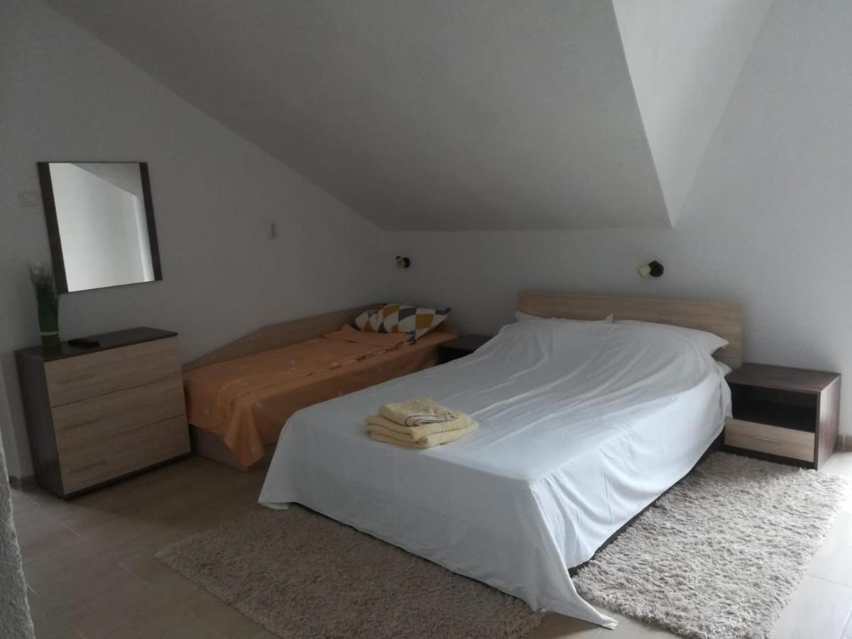 Ferienwohnung Casa Colt De Rai Ogradina Exterior foto